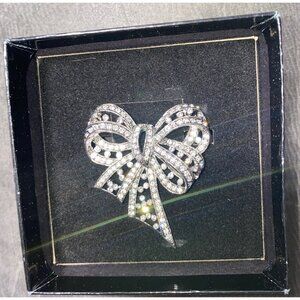 Joan Rivers Classics Collection Bow Rhinestone Brooch Pin Silver-Tone Elegant Je